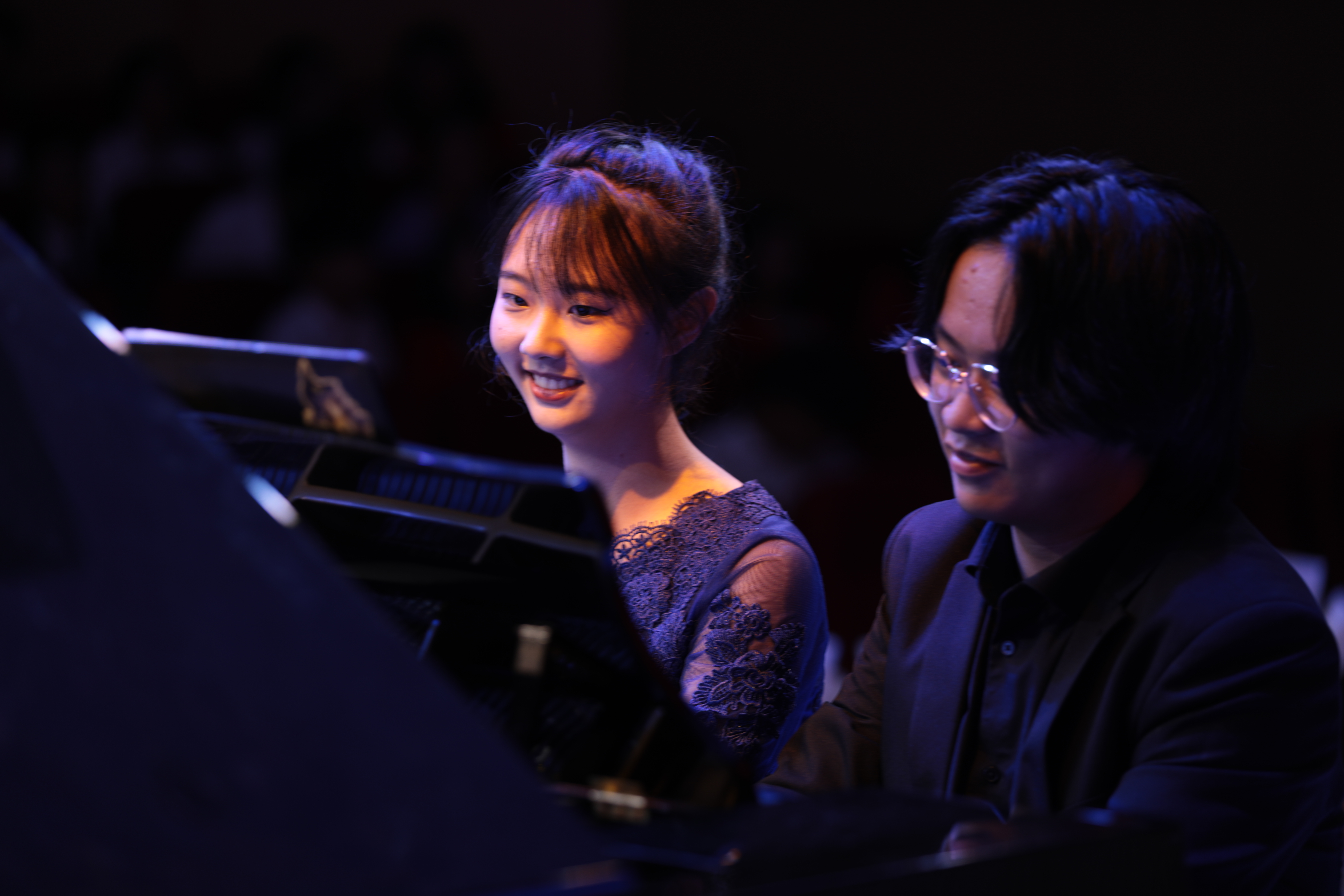 首页 校园动态 正文活动伊始,音乐科冯旋科长上台致辞